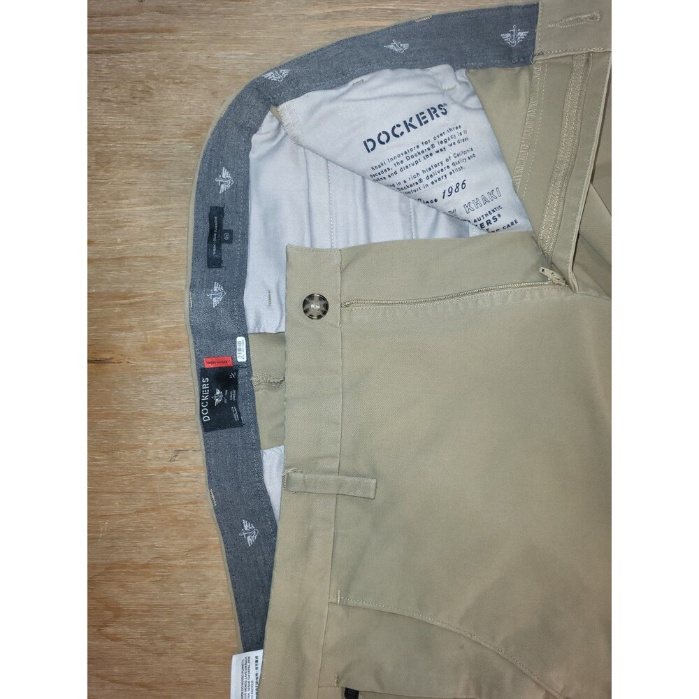 Dockers Men's Khaki Chino Pants - Size 36x32 (Excellent Condition) - Picture 4 of 6